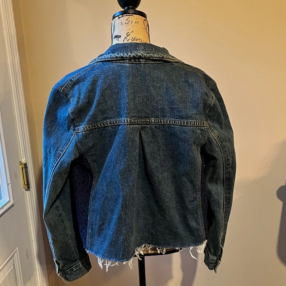 Free people Oversized Lace Paneled Denim Jacket Cropped Frayed Hem SZ Small Blue - Picture 12 of 15